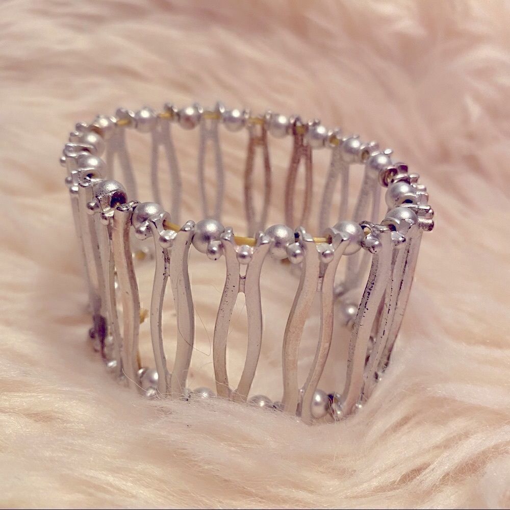 ⭐️⭐️HOST PICK⭐️⭐️ Silver Tone Stretch Bracelet